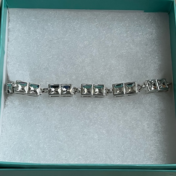 BNIB - jBloom Gia Bracelet, Silver with clear crystals & lobster clasp - Picture 4 of 8